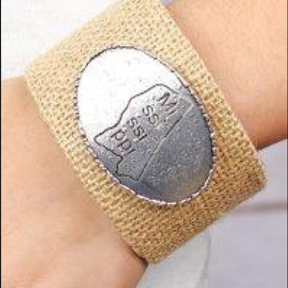 MISSISSIPPI burlap cuff